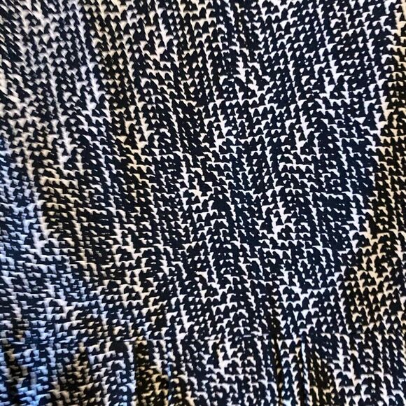 Ann Taylor black and white Skirt Size 2 - Picture 5 of 5